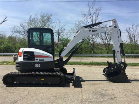 Bobcat e50 specs - Size and Performance Comparison In terms of size, the Bobcat E50 and John Deere 50G are evenly matched. The Bobcat weighs 11,357 pounds to John …